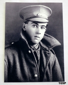 B & W portrait photo of a Australian soldier WW1