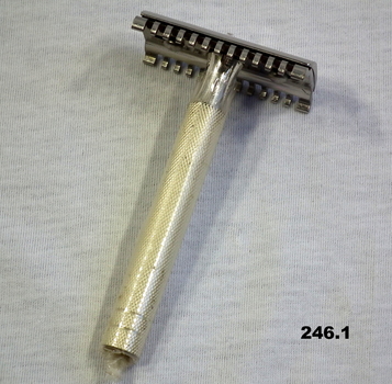 Gillette Razor set with knurled handle