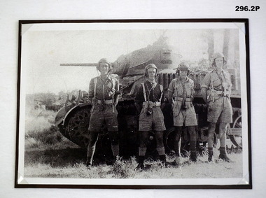 Photo of a tank crew of 4 men WW2