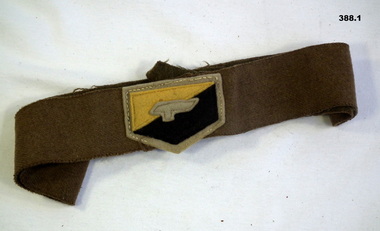 Khaki pugaree with Armoured Corp badge