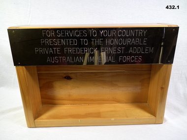 Wooden box for mounting medals 432.2