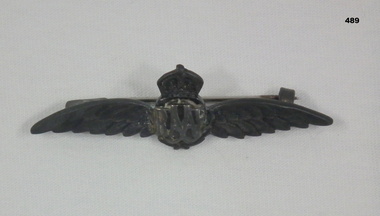 Small metal RAAF Badge WW2