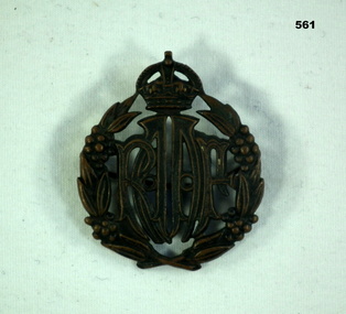 Blackened RAAF hat badge WW2