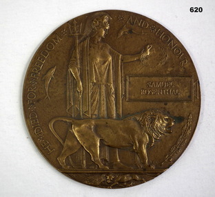 Memorial plaque given to families WW1