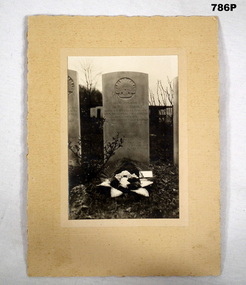 WW1 photo of a grave on card backing