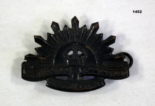 One single lapel collar rising sun badge.