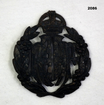 Blackened brass RAAF hat badge WW2