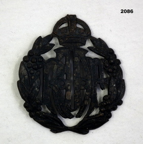 Blackened brass RAAF hat badge WW2