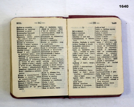 Shows text inside German/English dictionary