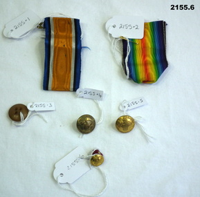 Collection of ribbons WW1 and buttons.