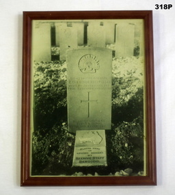 Framed photo of a WW grave