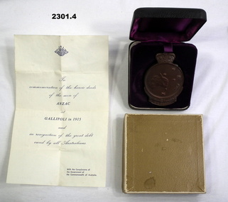 WW1 ANZAC medallion and presentation box