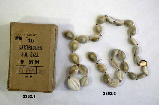 Cartridge box and three pieces of jewellery.