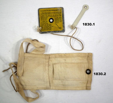 Emergency signalling mirror with accessories.