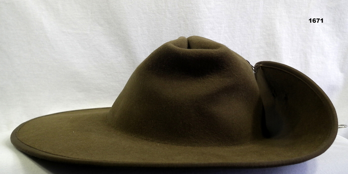 Slouch hat minus a pugaree.
