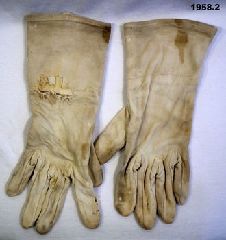 Pair of silk inner liner gloves RAAF,