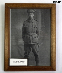 Portrait photo of WW1 soldier.