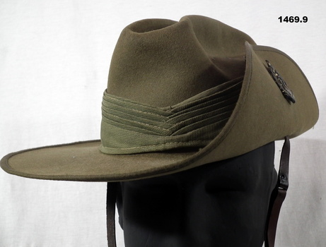 Slouch hat complete with badge and pugaree