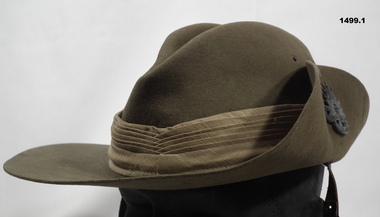 Australian slouch hat, khaki fur felt.