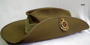 Australian Slouch Hat with pugaree and badge