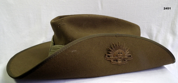 Khaki fur felt slouch hat with rising sun badge.