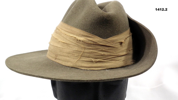 Australian Army slouch hat with folded pugaree and Rising Sun badge.