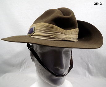 Slouch hat complete with pugaree, chin strap & colour patch.