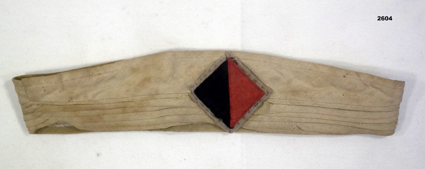 Slouch hat pugaree with red/black diamond colour patch.