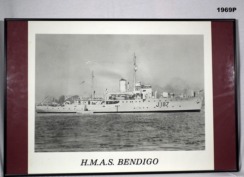B & W photo of the HMAS Bendigo.