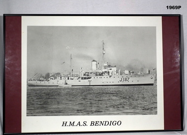 B & W photo of the HMAS Bendigo.