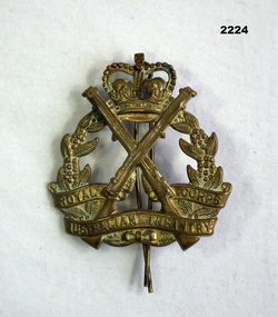 Pressed metal gold colour Infantry badge.