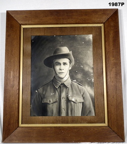 B & W portrait photo of a WW1 soldier.
