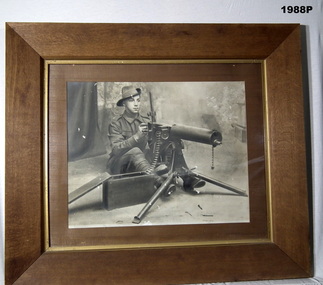 B & W photo showing a soldier with a Vickers gun.
