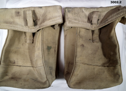 Basic webbing pouches for ammunition