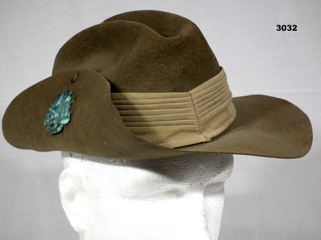 Khaki slouch hat with badge & colour patch.