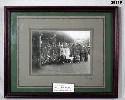 Photograph, group of 2nd AIF leaving Bendigo.