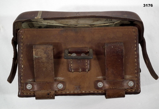 Leather first aid case, German.
