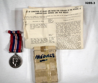 Medal WW2 with container and description