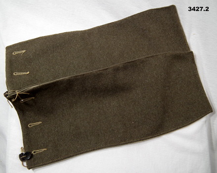 Pair of wrap around puttee’s for legs.