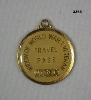 Badge, travel pass WW1 Widow..