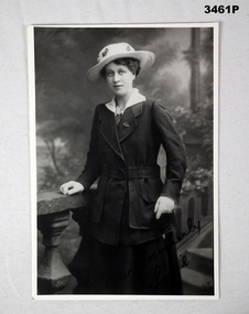 Photograph of a lady during WW1.
