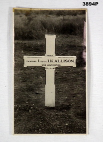 B & W photo of an 2nd AIF Officers grave.