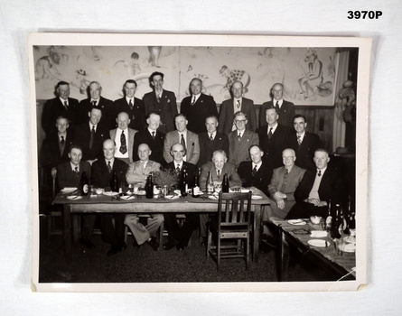 Photograph of a WW1 soldiers reunion.