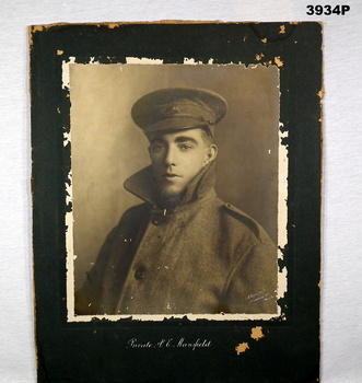 Photograph portrait of a WW1 soldier.