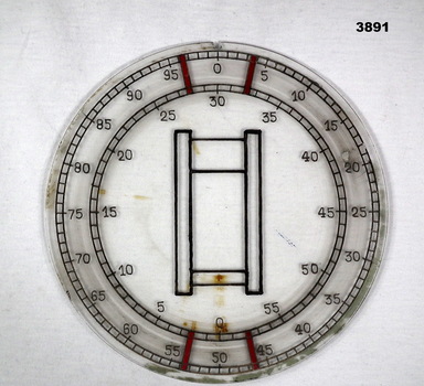 Tank turret indicator with graduations