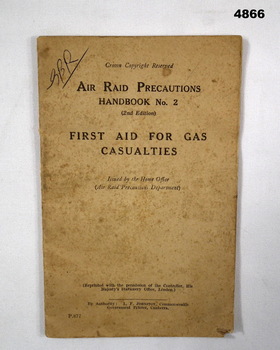 TRAINING BOOKLET "FIRST AID FOR GAS CASUALTIES" 