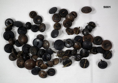 Collection - large bag of WW2 Uniform buttons