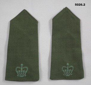 Two jungle green colooured slide shoulder boards with embroidered major's queen's crown insignia.