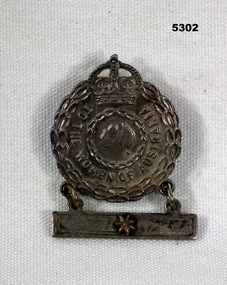Female relative round badge WW2.