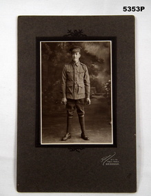 B & W portrait of Australian soldier WW1.